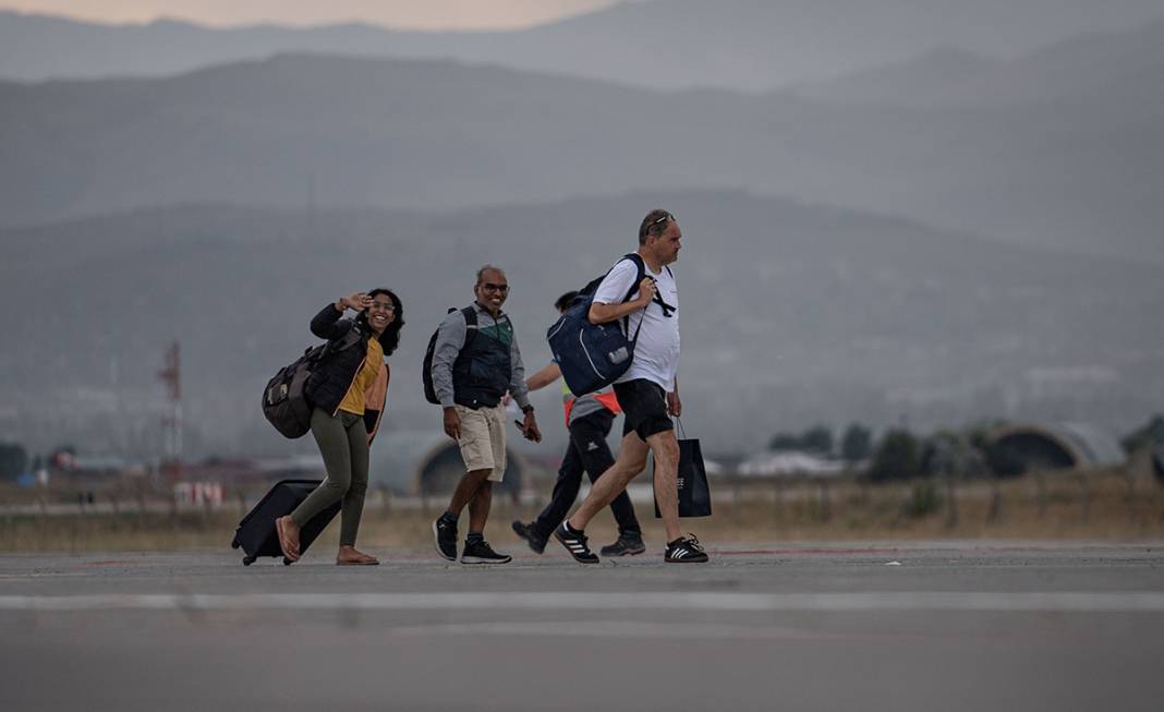 Erzurum’da zorunlu iniş yapan uçak, Hindistan’a döndü 12